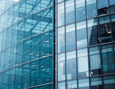 instalacion de divisiones en vidrio